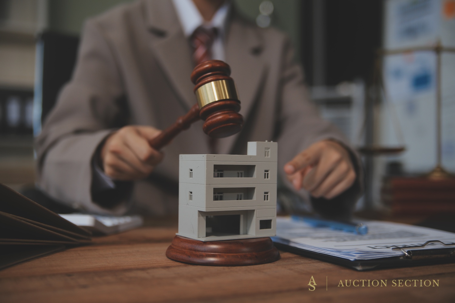 Absolute vs. Reserve Real Estate Auctions: Key Differences Explained