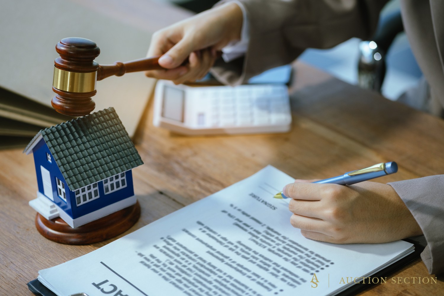 Pros and Cons of Selling Your House at a Real Estate Auction